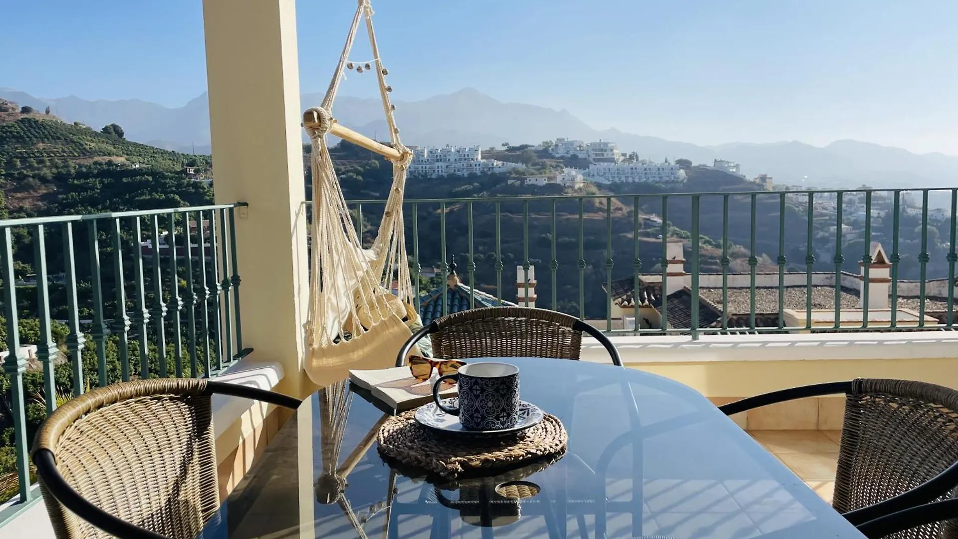 Apartamento Altos De Tamango Con Vistas Y Pisicina Nerja